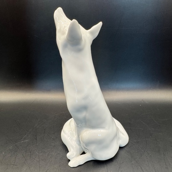Herend Hungary pure white sitting fox porcelain figurine. Excellent condition. - Picture 5 of 11